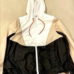 Lightweight windbreaker